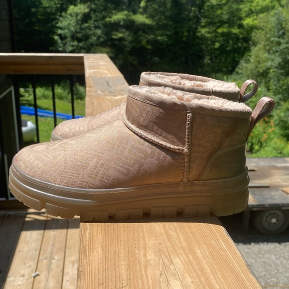 Ugh low cut boots - Picture 2 of 7